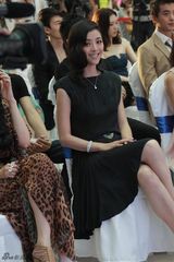 组图：黄小蕾优雅亮相秀珠宝受追捧