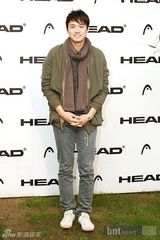 组图：韩星朴有焕曹安等出席时装秀 