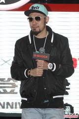 组图：MC热狗上海签售 众多粉丝捧场人气旺