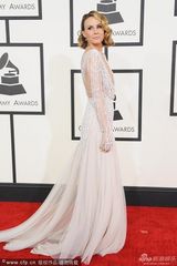 组图：女主持Keltie Knight白色拖地裙抢镜