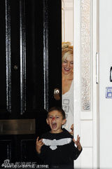 组图：朱莉拖儿带女拜访格温 儿童军团惜别场面壮观