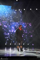 组图：杨钰莹新年复出与毛宁湖南春晚甜蜜合唱