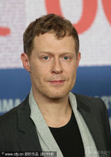 幻灯图集：《强盗》柏林记者会 男女主角拥吻抢镜