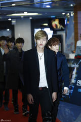 独家高清：EXO龙俊亨等帅气撑《安德的游戏》