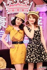 组图：模特Ayuki加盟《美俏》 与寇乃馨卖萌