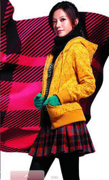 幻灯集：赵薇秀冬日暖装俏皮 青春气息逼人