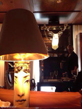 组图：王岳伦一家美国度假 Angela吃光食物