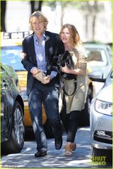 组图：《鸟为食亡》开拍 安妮斯顿拖鞋短裙清凉