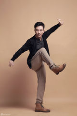 组图：赵毅写真鬼马搞怪  二十年真功夫炼“戏精”