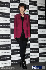 组图：张娜拉郑柔美等出席首尔时装周李向锋展