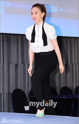 组图：朴恩惠朴有焕等出席《不能没有你》发布会