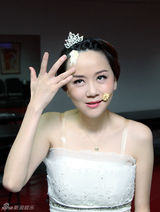 组图：王一楠后台庆生被抹花脸 刘小锋献吻