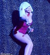 组图：凯莉-布鲁克舞台剧与半裸女风骚热舞