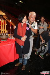 组图：陈百祥欲备护膝贺台庆 余咏珊否认加奖金