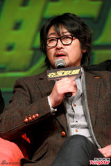 组图：全智贤优雅亮相宣传 盼与徐峥合作