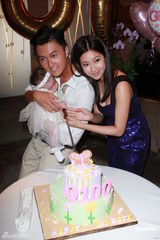 组图：王浩信为女办百日宴 陈自瑶望追生男丁