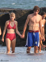 组图：2012比基尼美胸大盘点 众女星性感咸湿