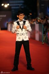 组图：金马红毯群星闪耀 舒淇深V亮胸性感爆棚