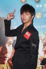 组图：柯有伦携《阵头》杀到香港 张学友曾志伟撑场