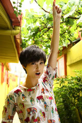 组图：李宇春韩国行绚烂街拍曝光