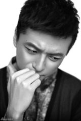 组图：朱雨辰全新写真 展轻熟男独特男人味