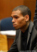 组图：克里斯布朗出庭受审 肇事逃逸缓刑被撤消