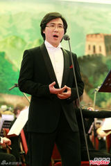 组图：歌唱家廖昌永唱响人民大会堂