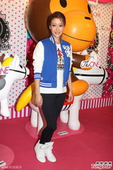 组图：谢婷婷避谈恋情进展 进修表演有意演电影