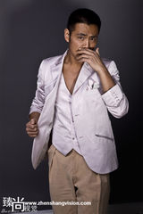 幻灯图：邵兵登封面 敞心扉：岁月如刀我如盾