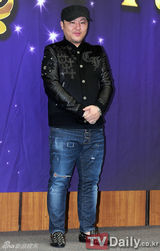 组图：姜虎东携东方神起昌珉宣传《月光王子》