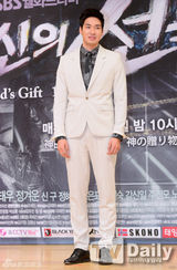 组图：《神的礼物》发布 人妻李宝英挑战演人母