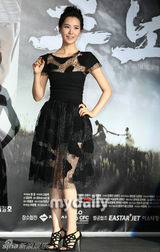 幻灯图集：张赫李多海等出席新剧发布会 黑衣肃穆