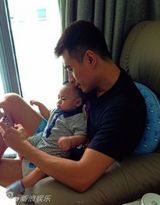 组图：陈龙年轻嫩照曝光 阳光少年变萌叔