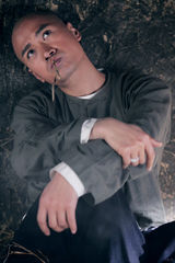 组图：何晟铭《功夫乾隆》剧照 多套华服打造萌帝