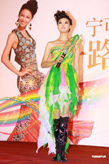 组图：宁可发专辑满文军助阵 与朱时茂对唱情歌