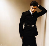 组图：凤小岳登杂志封面展迷人魅力