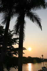 组图：泰国清莱早晨无处不优雅 参观龙坤艺术庙