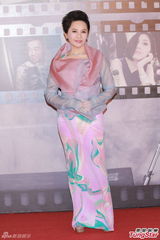 组图：上届影后叶德娴纱裙亮相红毯显仙气