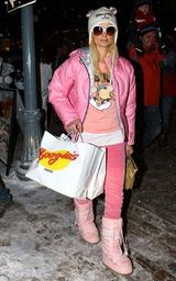 幻灯图集：帕丽斯-希尔顿可爱粉色装扮过新年