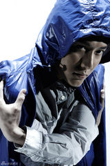 高清图:冯绍峰时尚写真出炉 完美诠释帅气真男人