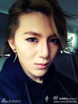 组图：好声音视觉美男梁君诺私照 网曝整容传言