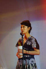 组图：海清低胸水墨裙亮相秀乳沟性感十足