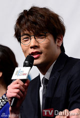 组图：张娜拉崔丹尼尔新剧《学校2013》发布