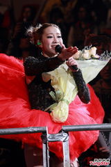 组图：吴雨霏开唱秀身材 与卢凯彤林二汶合唱