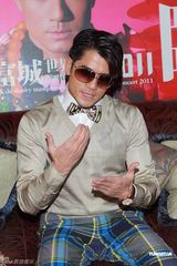 组图：郭富城个唱将凌空跳舞 带来全新超视觉享受