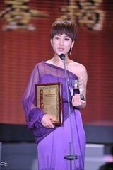 组图：马苏亮相华鼎奖获革命题材最佳女演员