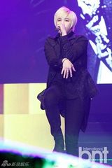 组图：Brain与男团M.pire等出席亚洲模特大赏