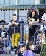 高清组图：贝克汉姆带三个儿子迪斯尼乐园游玩