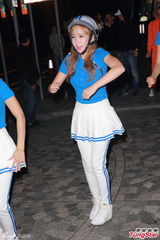 组图：Crayon Pop戴头盔现身握手会 大跳热舞