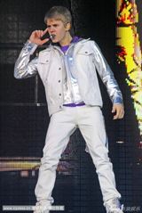 组图：贾斯汀-比伯曼城开唱 自摸胯下“不淡定”